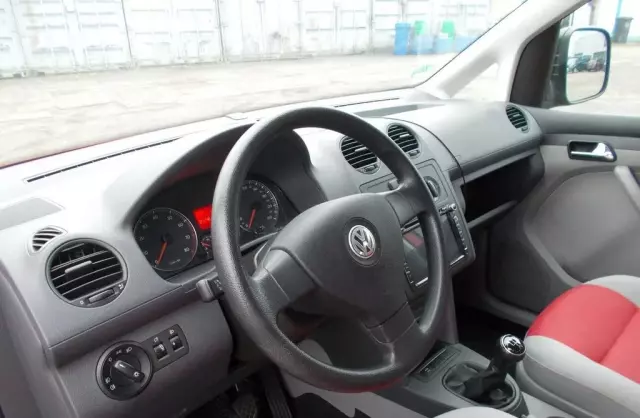 VOLKSWAGEN Caddy 