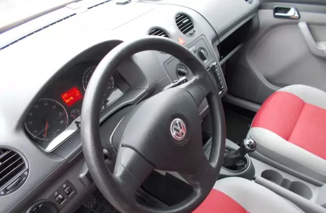 VOLKSWAGEN Caddy 