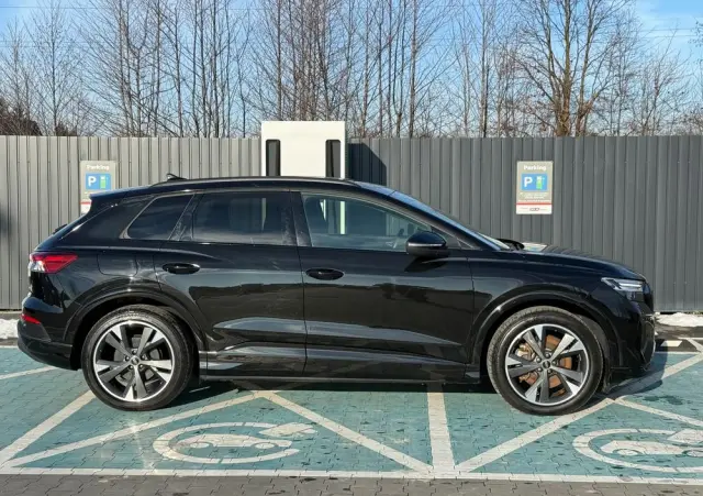 AUDI Q4 e-tron 50 quattro