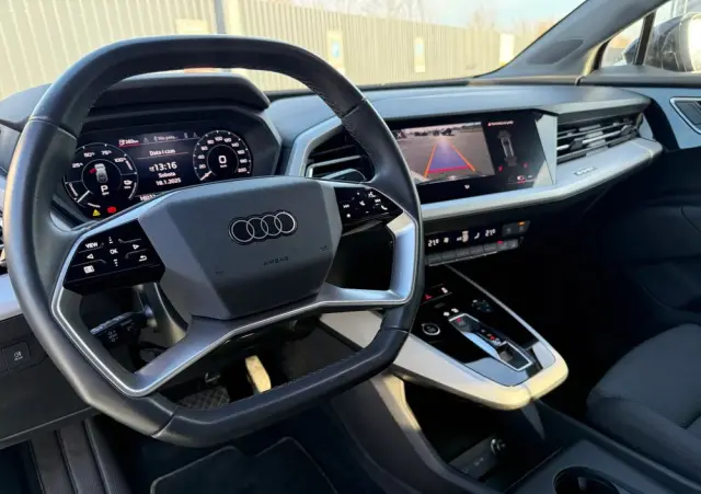 AUDI Q4 e-tron 50 quattro