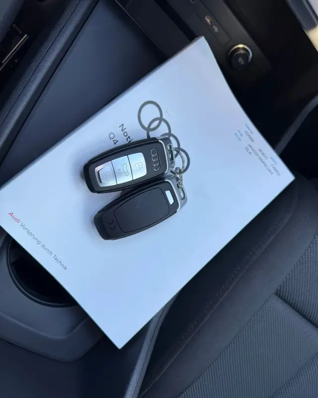 AUDI Q4 e-tron 50 quattro