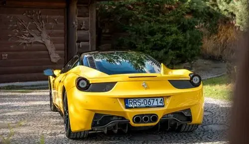 FERRARI 458 