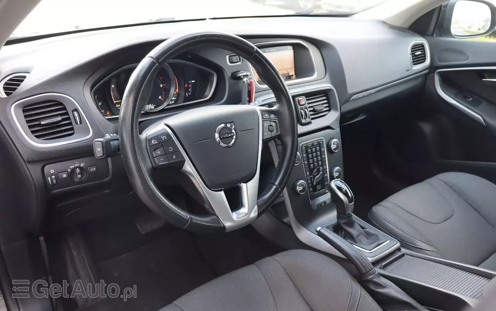 VOLVO V40 Cross Country D2 Drive-E Momentum