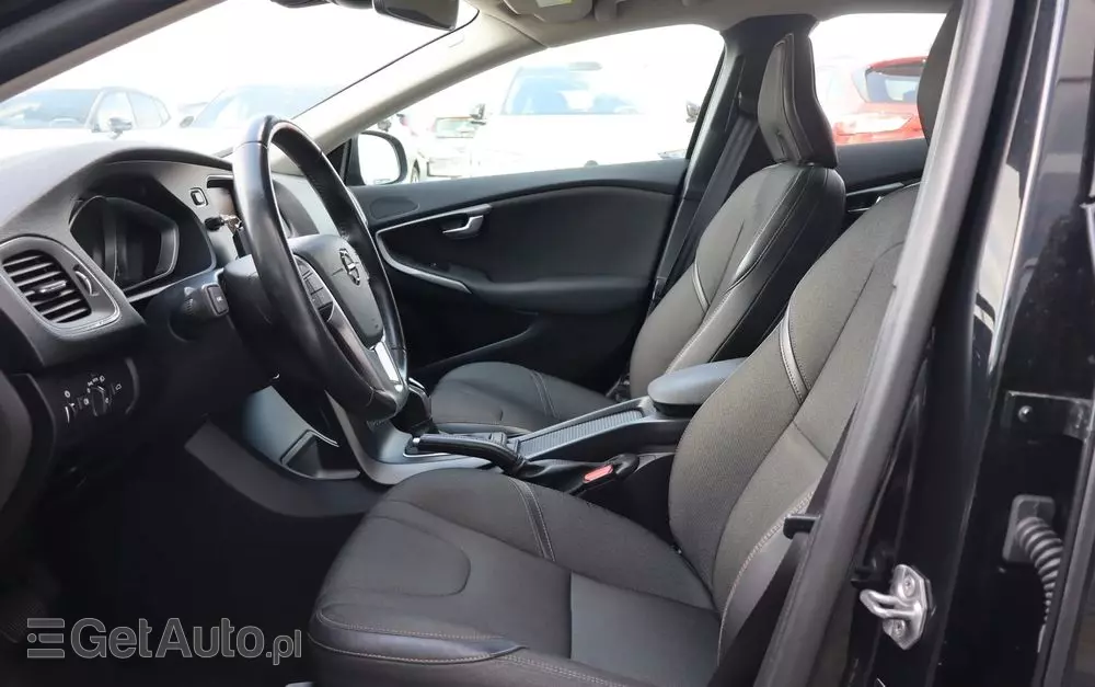 VOLVO V40 Cross Country D2 Drive-E Momentum