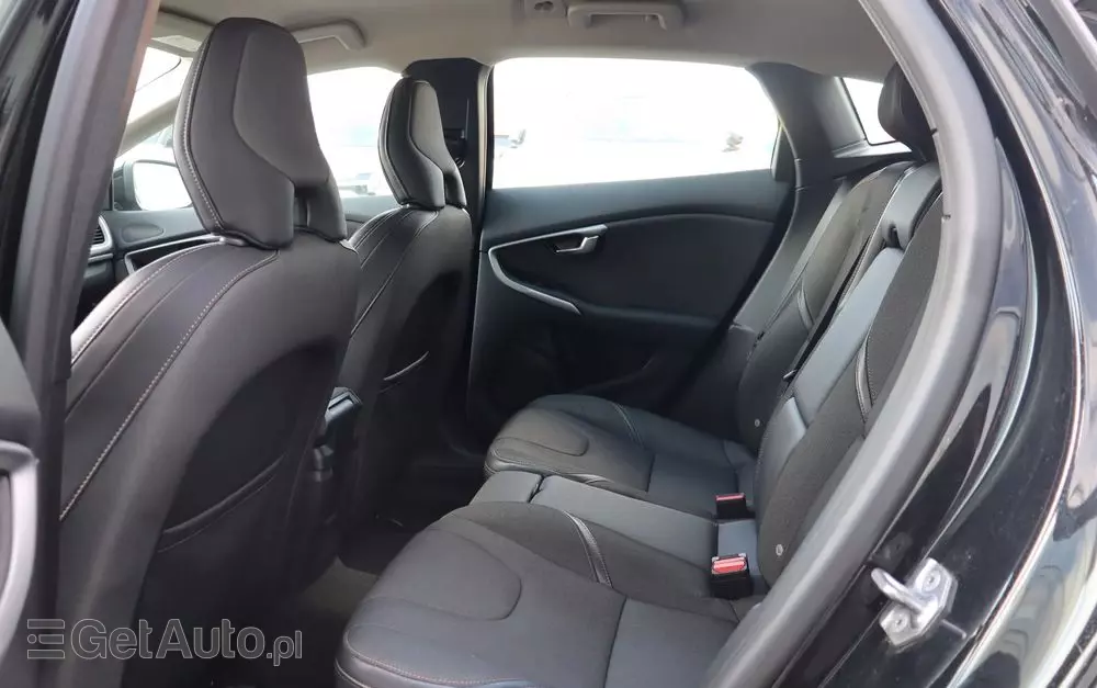 VOLVO V40 Cross Country D2 Drive-E Momentum