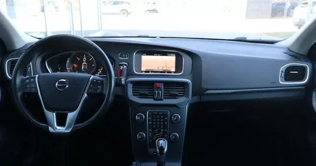 VOLVO V40 Cross Country D2 Drive-E Momentum