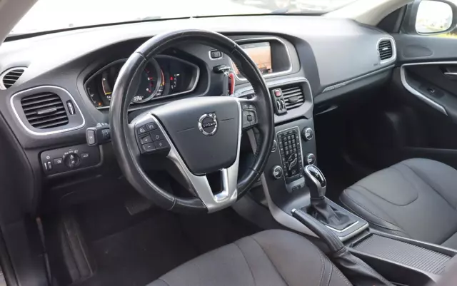 VOLVO V40 Cross Country D2 Drive-E Momentum