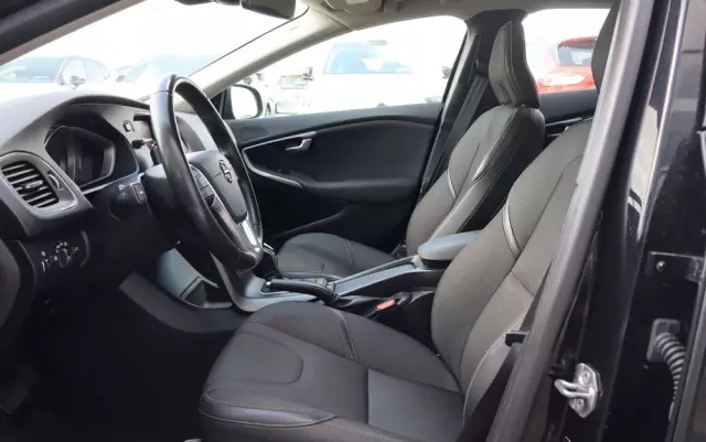 VOLVO V40 Cross Country D2 Drive-E Momentum