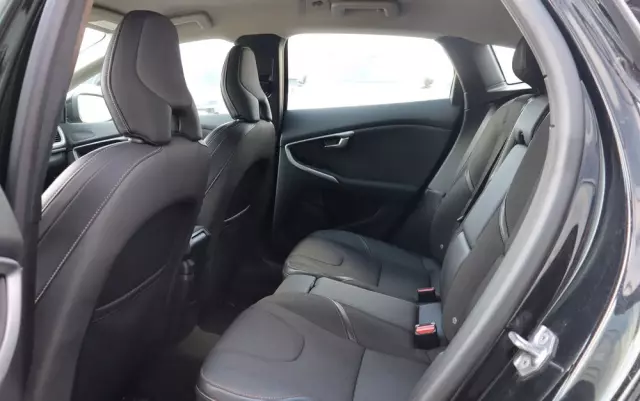 VOLVO V40 Cross Country D2 Drive-E Momentum