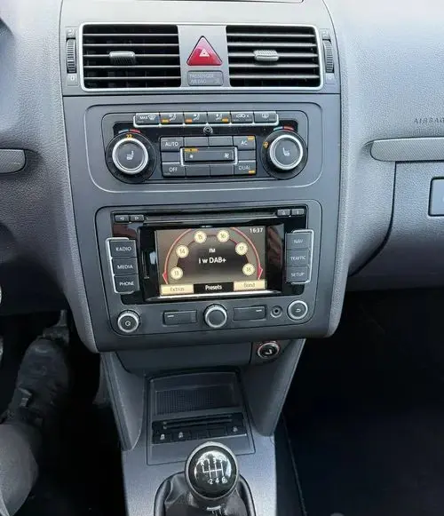 VOLKSWAGEN Touran 