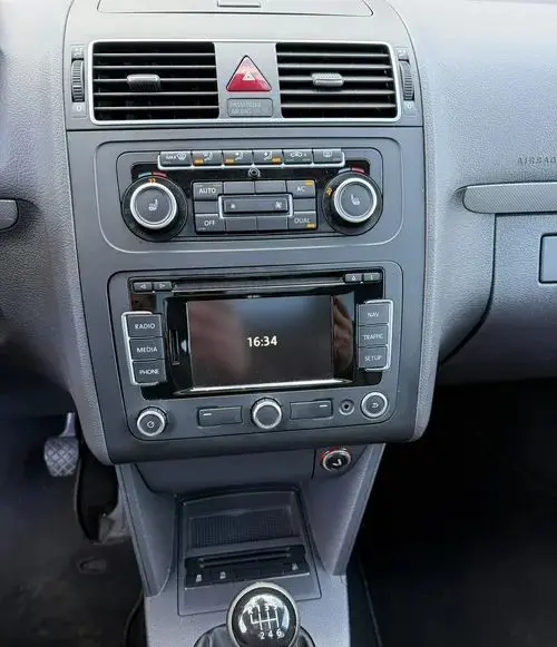 VOLKSWAGEN Touran 