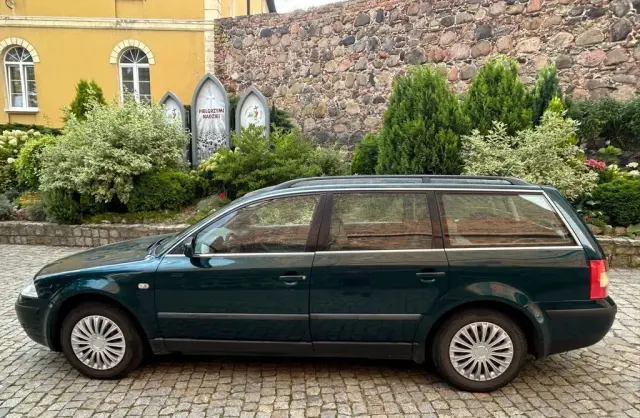 VOLKSWAGEN Passat 