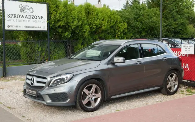 MERCEDES-BENZ GLA 180 7G-DCT AMG Line