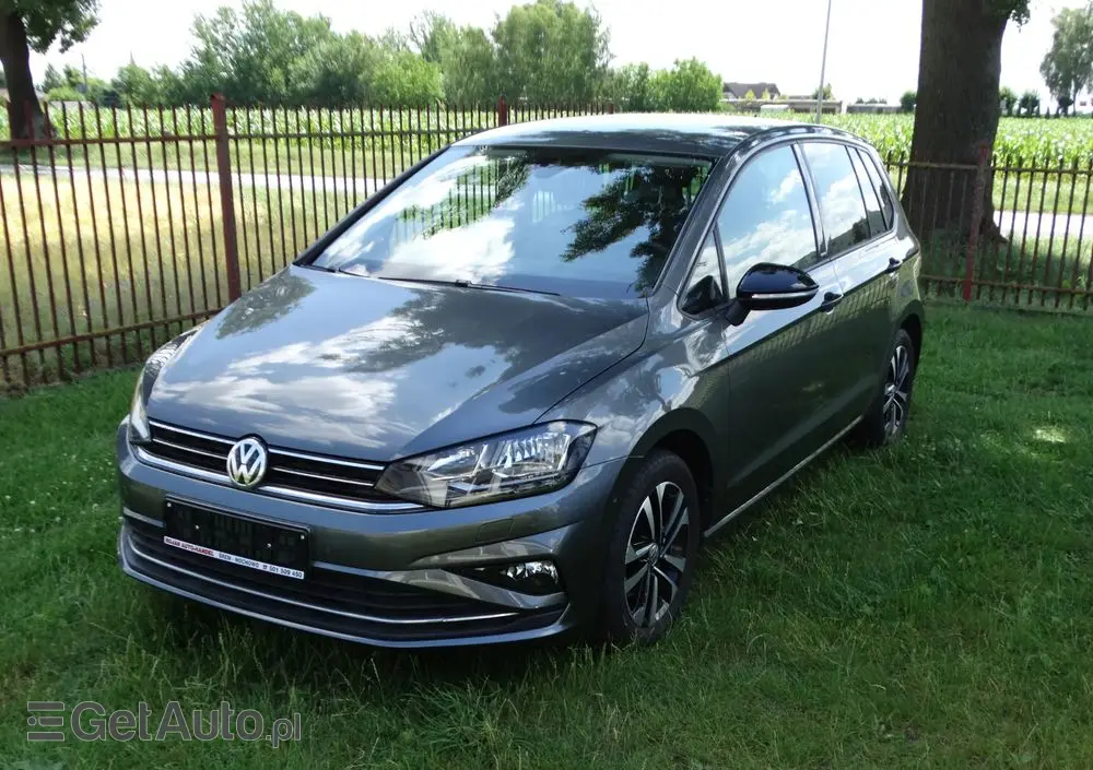 VOLKSWAGEN Golf Sportsvan 
