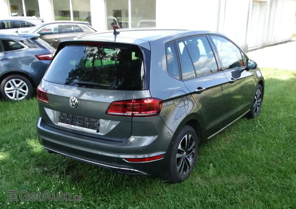 VOLKSWAGEN Golf Sportsvan 