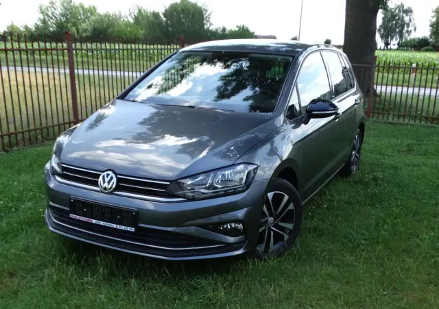 VOLKSWAGEN Golf Sportsvan 