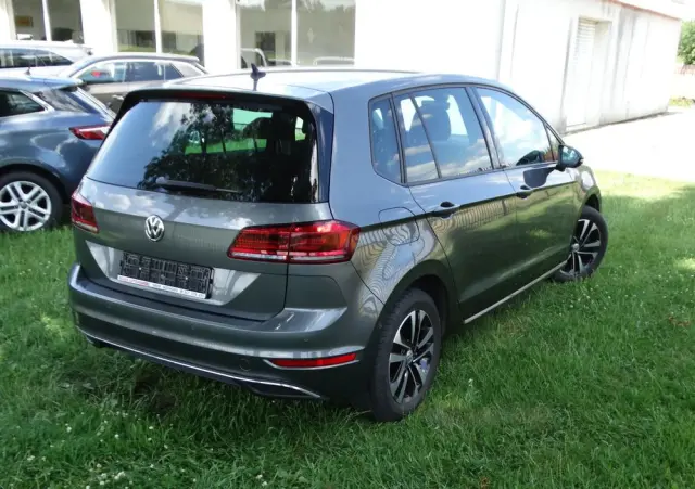 VOLKSWAGEN Golf Sportsvan 