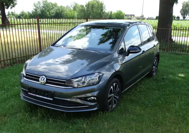 VOLKSWAGEN Golf Sportsvan 