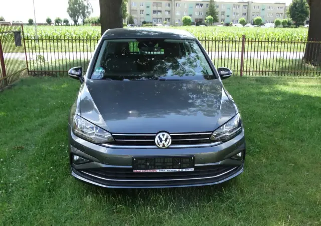VOLKSWAGEN Golf Sportsvan 