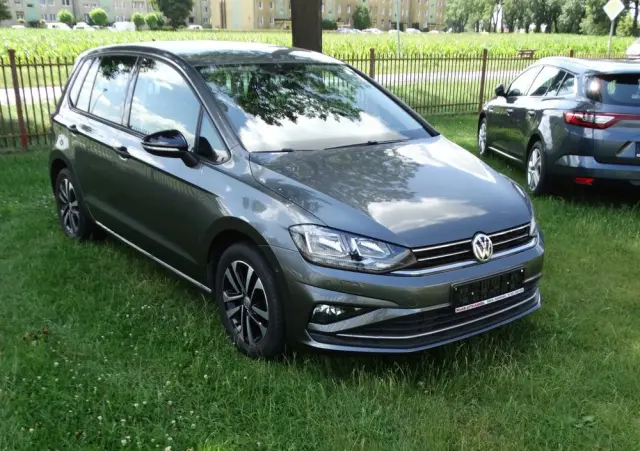 VOLKSWAGEN Golf Sportsvan 