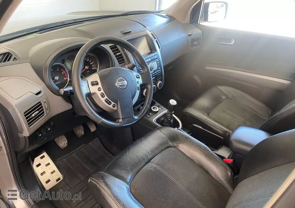 NISSAN X-Trail 2.0 dCi 4x4 DPF Platinum