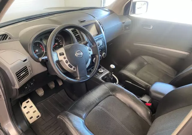 NISSAN X-Trail 2.0 dCi 4x4 DPF Platinum