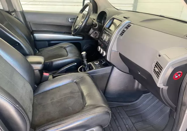 NISSAN X-Trail 2.0 dCi 4x4 DPF Platinum