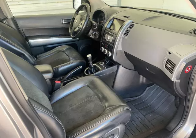 NISSAN X-Trail 2.0 dCi 4x4 DPF Platinum