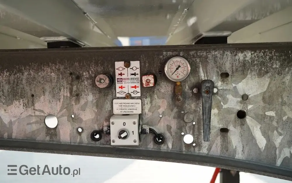 ZASLAW WYWROTKA ALUMINIOWA / 43 m3 /  OŚ PODNOSZONA / OSIE SAF 