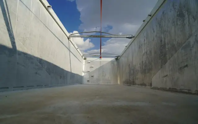 ZASLAW WYWROTKA ALUMINIOWA / 43 m3 /  OŚ PODNOSZONA / OSIE SAF 