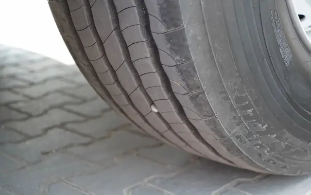 ZASLAW WYWROTKA ALUMINIOWA / 43 m3 /  OŚ PODNOSZONA / OSIE SAF 