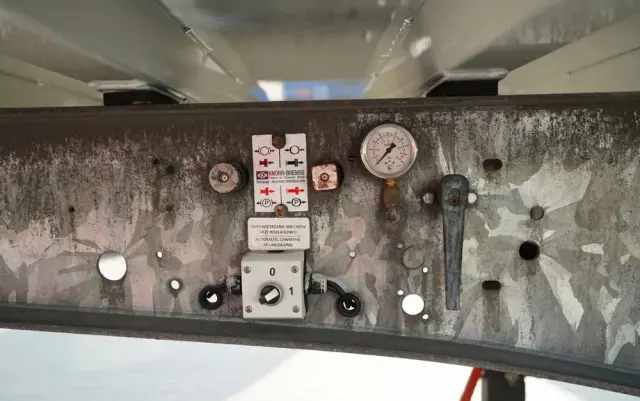 ZASLAW WYWROTKA ALUMINIOWA / 43 m3 /  OŚ PODNOSZONA / OSIE SAF 