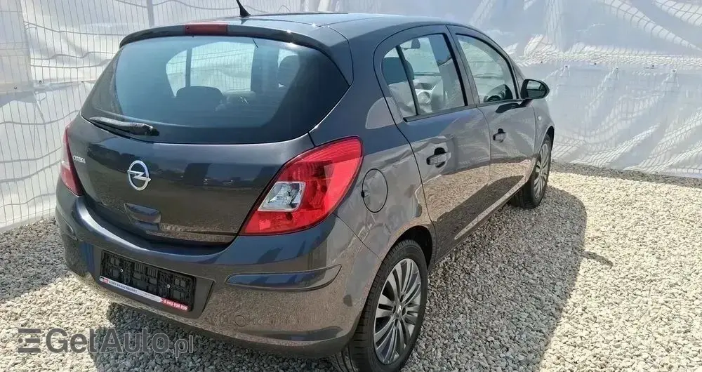 OPEL Corsa 1.2 16V Color Edition