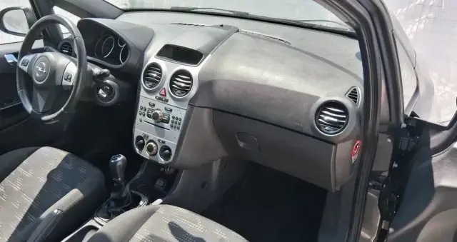 OPEL Corsa 1.2 16V Color Edition