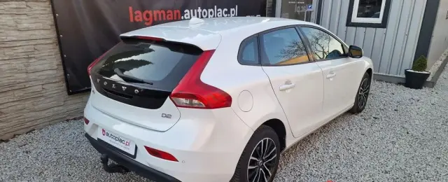 VOLVO V40 