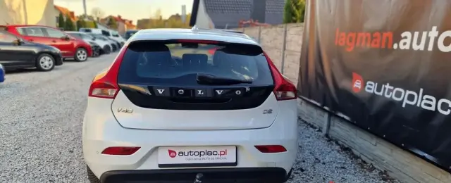 VOLVO V40 