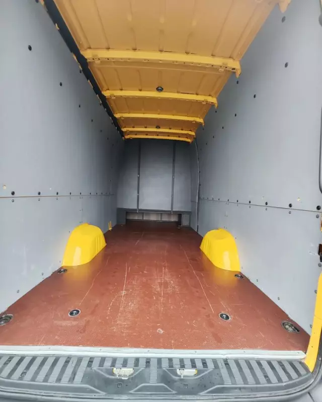 VOLKSWAGEN Crafter MAXI brygadówka 7 osób