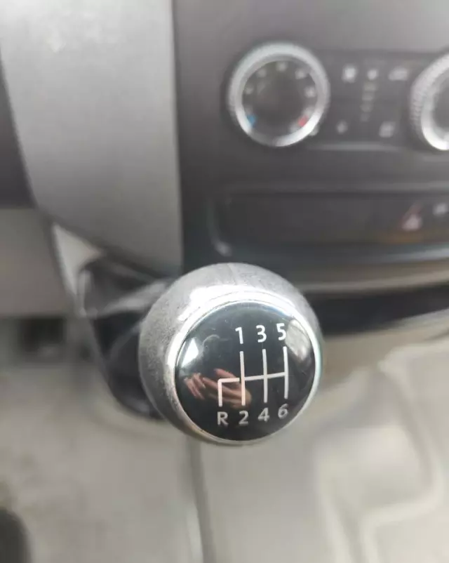 VOLKSWAGEN Crafter MAXI brygadówka 7 osób