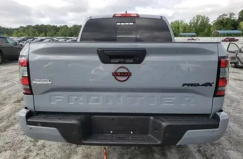NISSAN Frontier 
