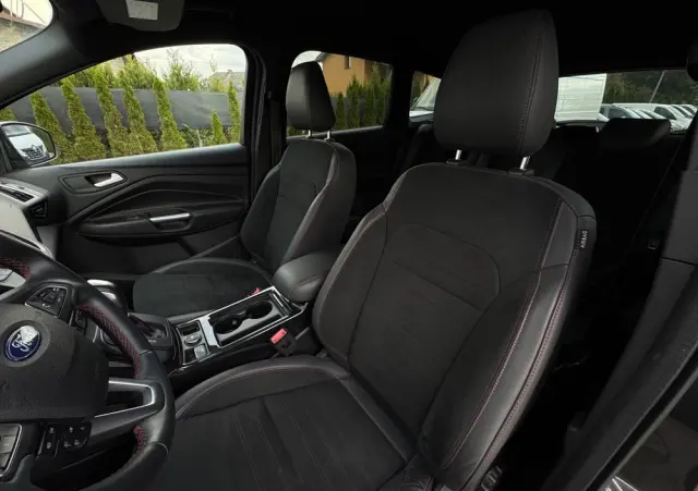 FORD Kuga 2.0 TDCi 4x4 ST-Line