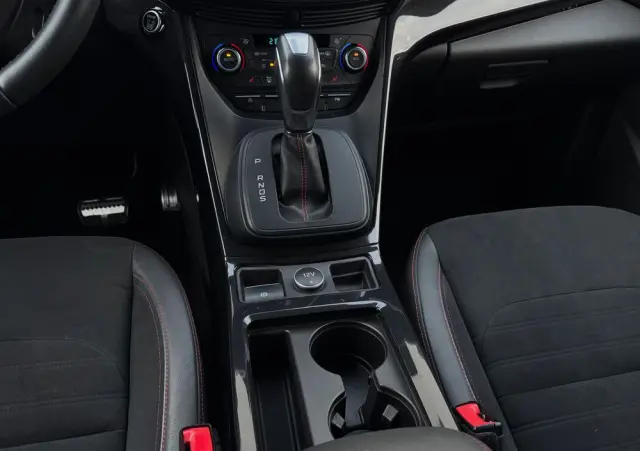 FORD Kuga 2.0 TDCi 4x4 ST-Line