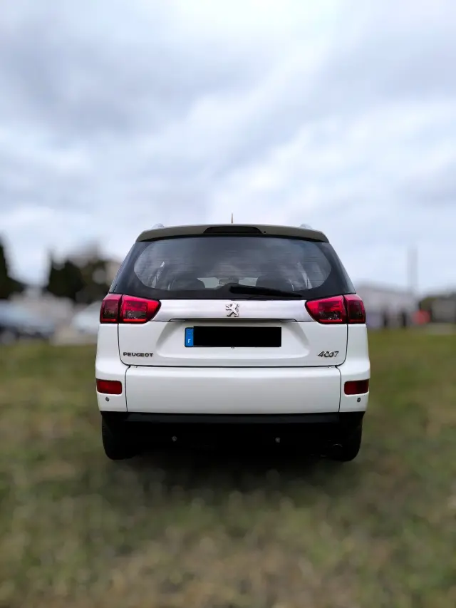 PEUGEOT 4007 Platinum