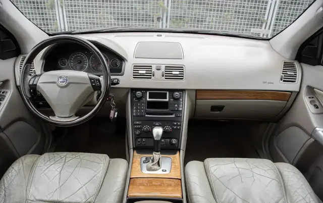 VOLVO XC 90 T6 Momentum