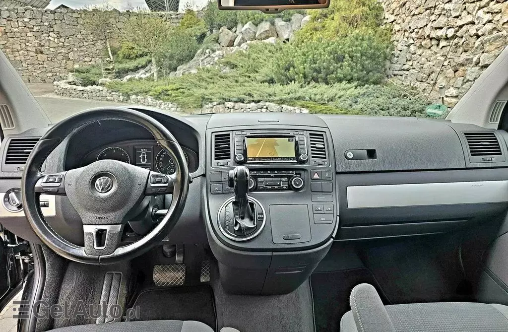 VOLKSWAGEN Multivan 