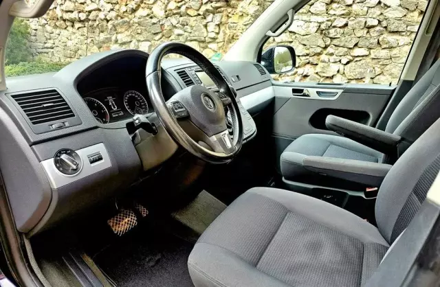 VOLKSWAGEN Multivan 