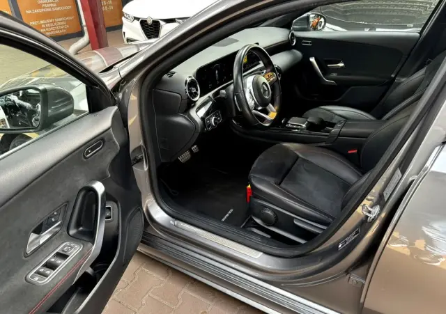 MERCEDES-BENZ Klasa A 200 AMG Line 7G-DCT
