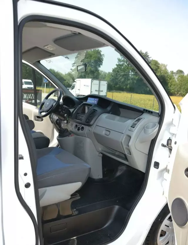 RENAULT Trafic 