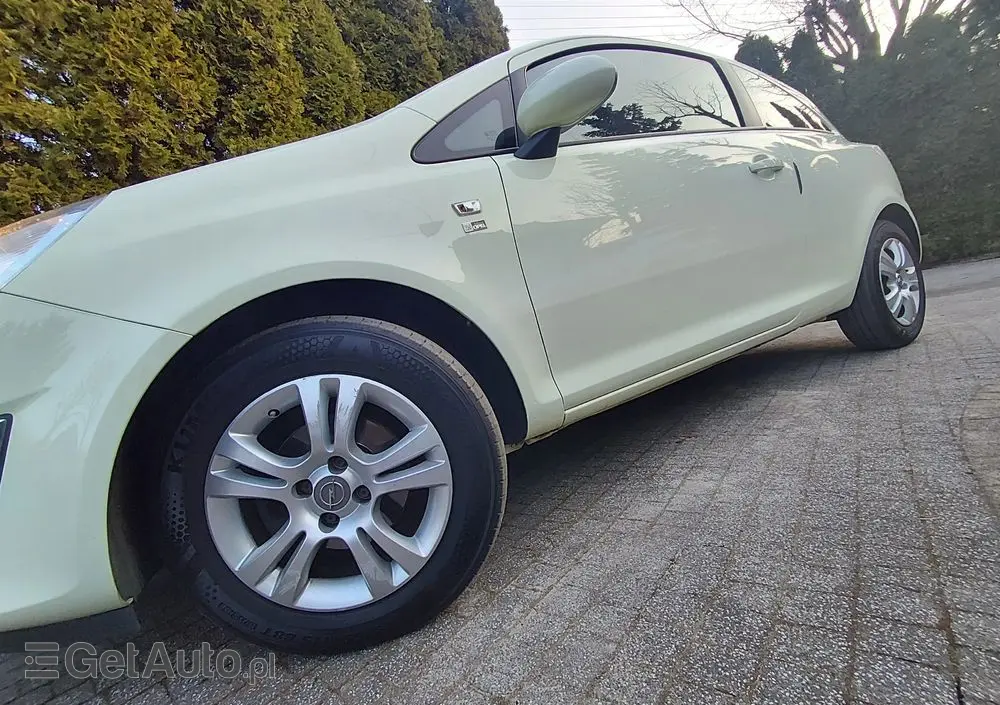 OPEL Corsa 1.4 16V 150 Jahre