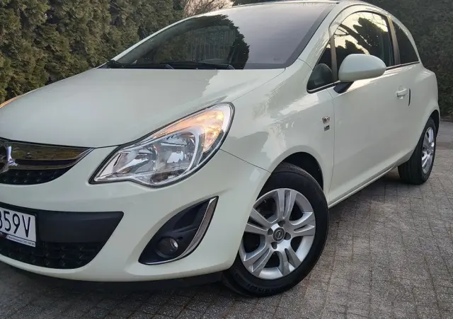 OPEL Corsa 1.4 16V 150 Jahre