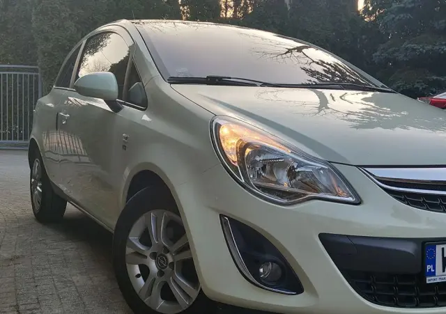 OPEL Corsa 1.4 16V 150 Jahre